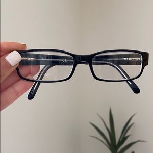 Black Ray-Ban readers